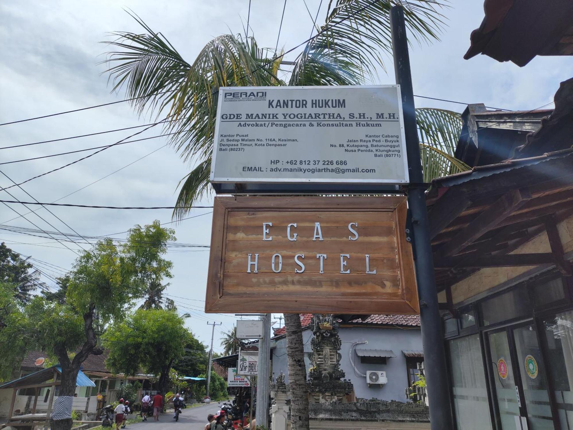 Ega S Hostel Batununggul Exterior photo