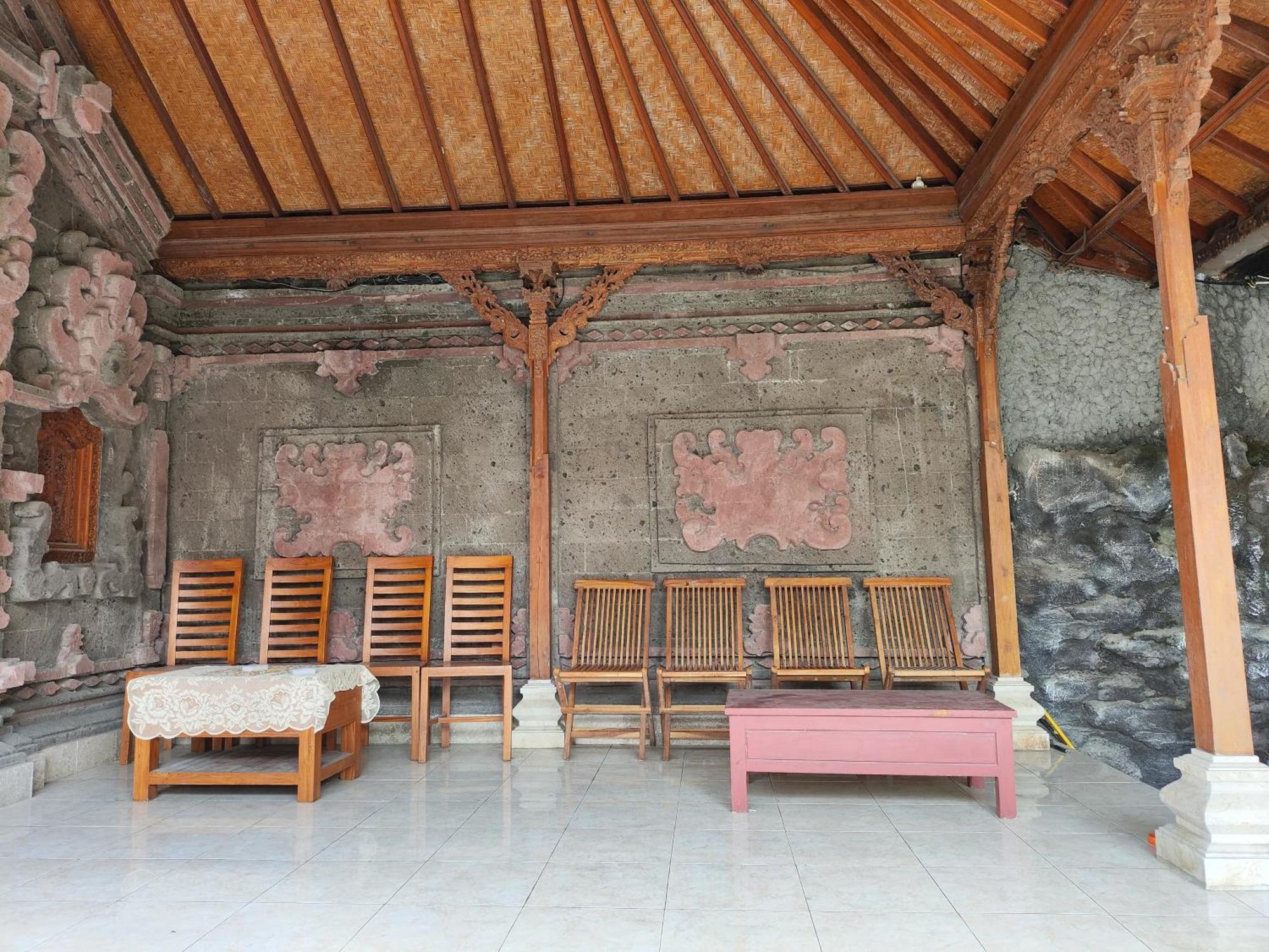 Ega S Hostel Batununggul Exterior photo